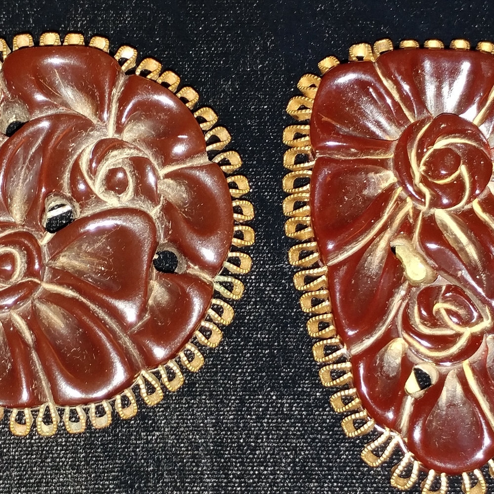 Lovely Brown Bakelite Clip and Brooch Set